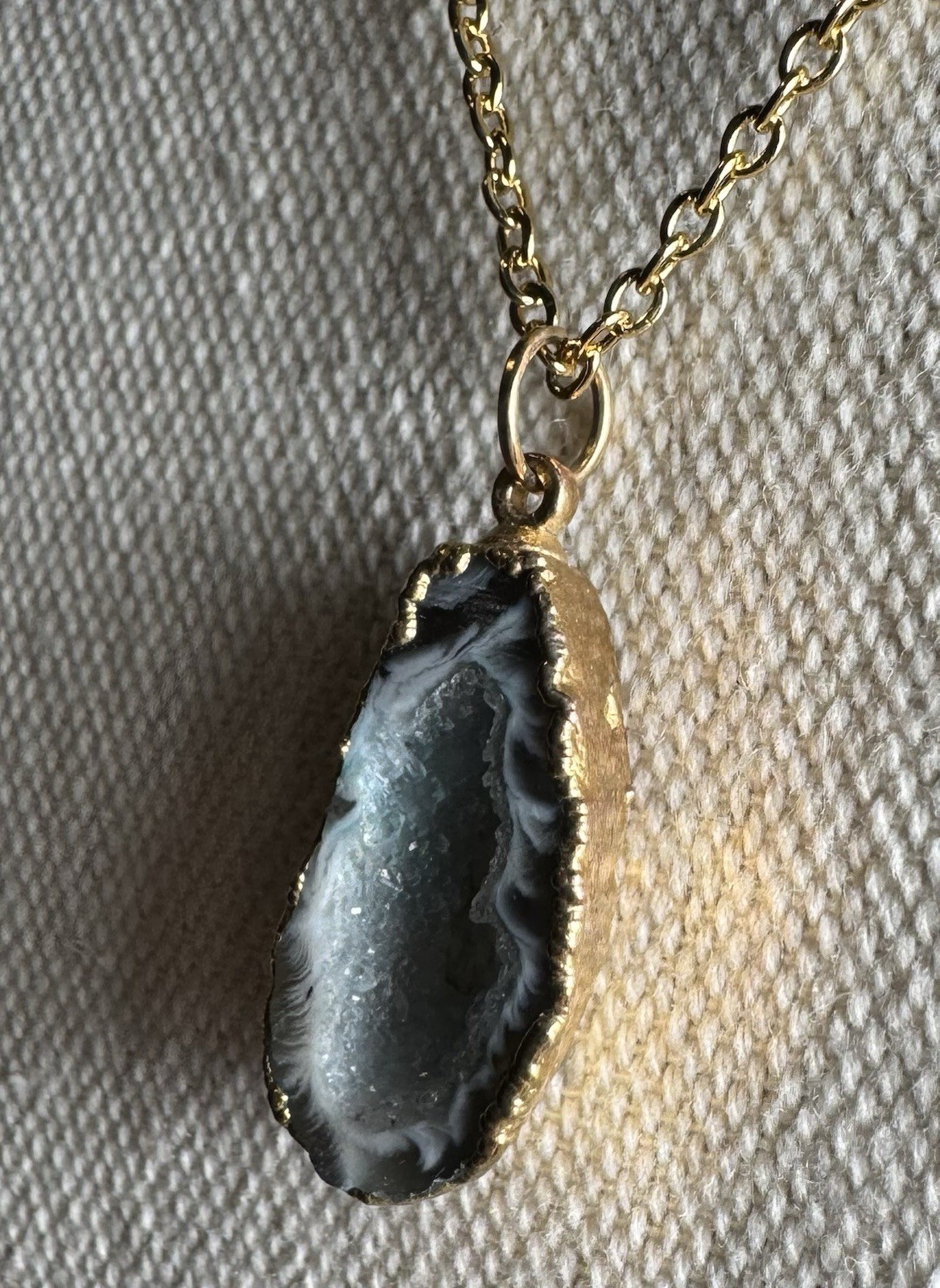 Vintage Gold Trimmed Druzy Agate Geode Oval Pendant On Chain Necklace