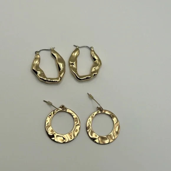 Classic Textured Hoop Earrings Qty 2 Gold-tone Unsigned Dangle Drop Everyday