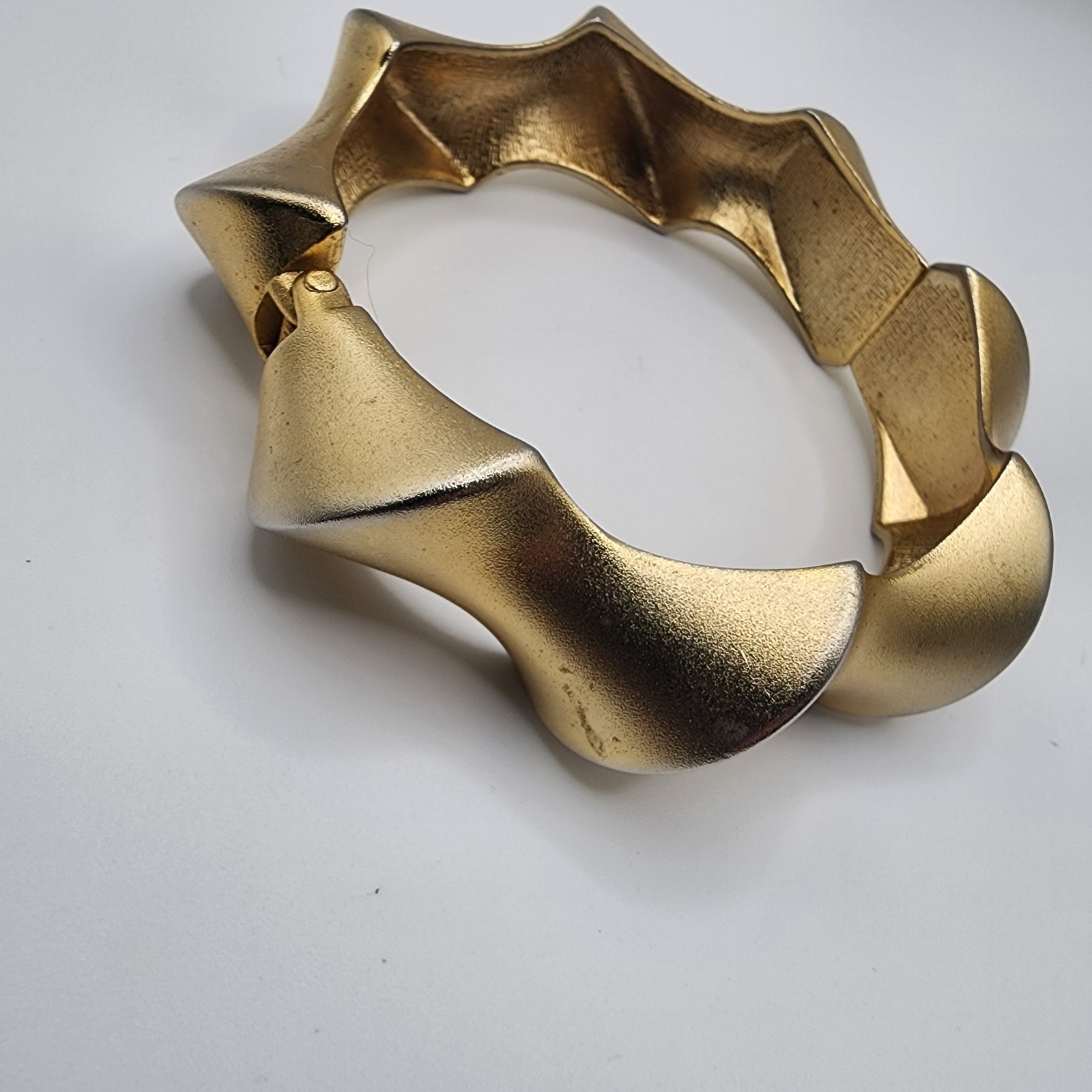 Gold Tone Metal Thick Chunky Twist Bangle Bracelet Clamper 3″ Diameter Vintage
