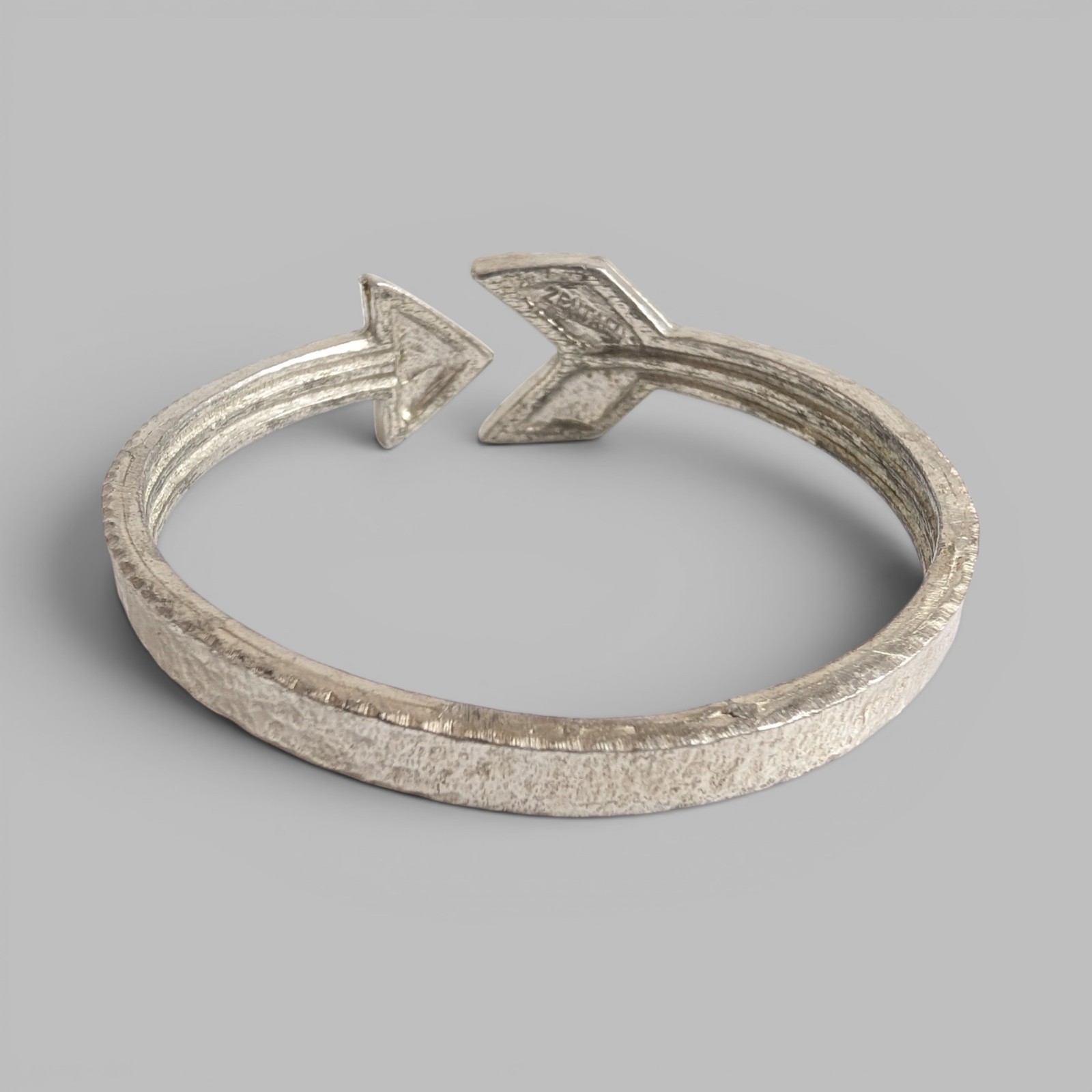 Robert Zentall Hammered Pewter Arrow Bangle Bracelet Adjustable Vintage