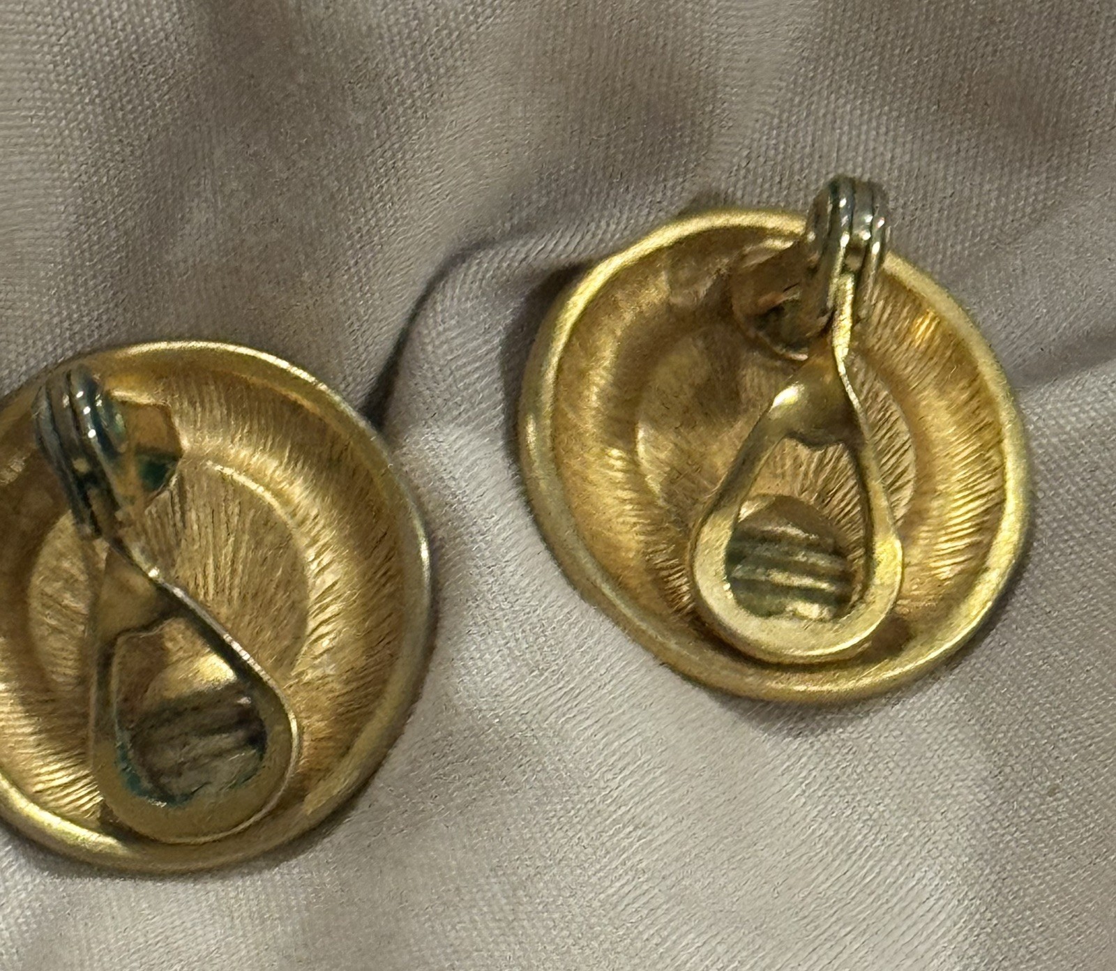 Monet Vintage Redish Brown & Gold Circle Clip On Earrings
