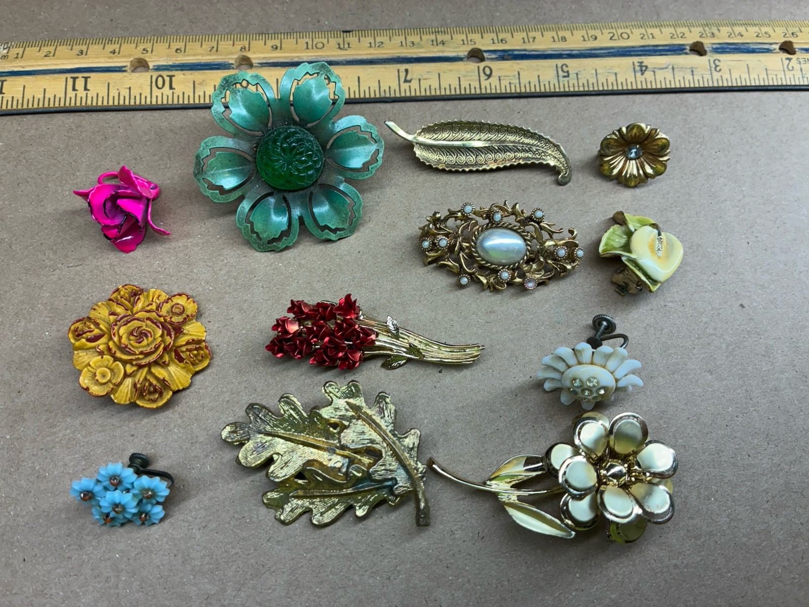 vintage flowers leaves 60’s – 80’s earrings lot brooch