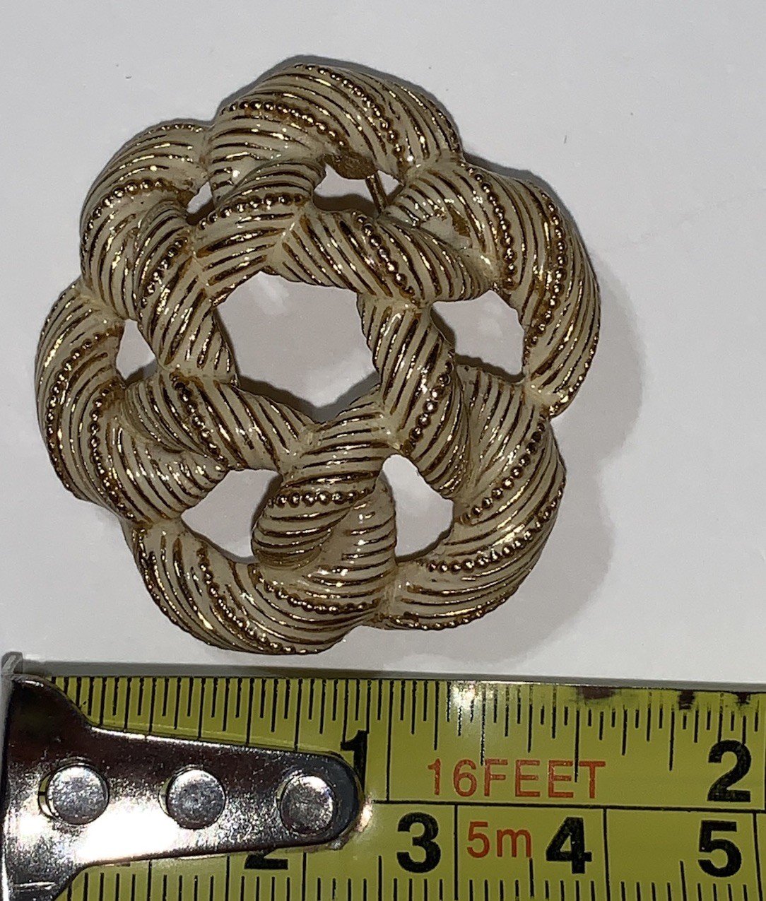 Vintage Gold Tone Love Knot Braided Brooch Pin Textured Interlocking Loops
