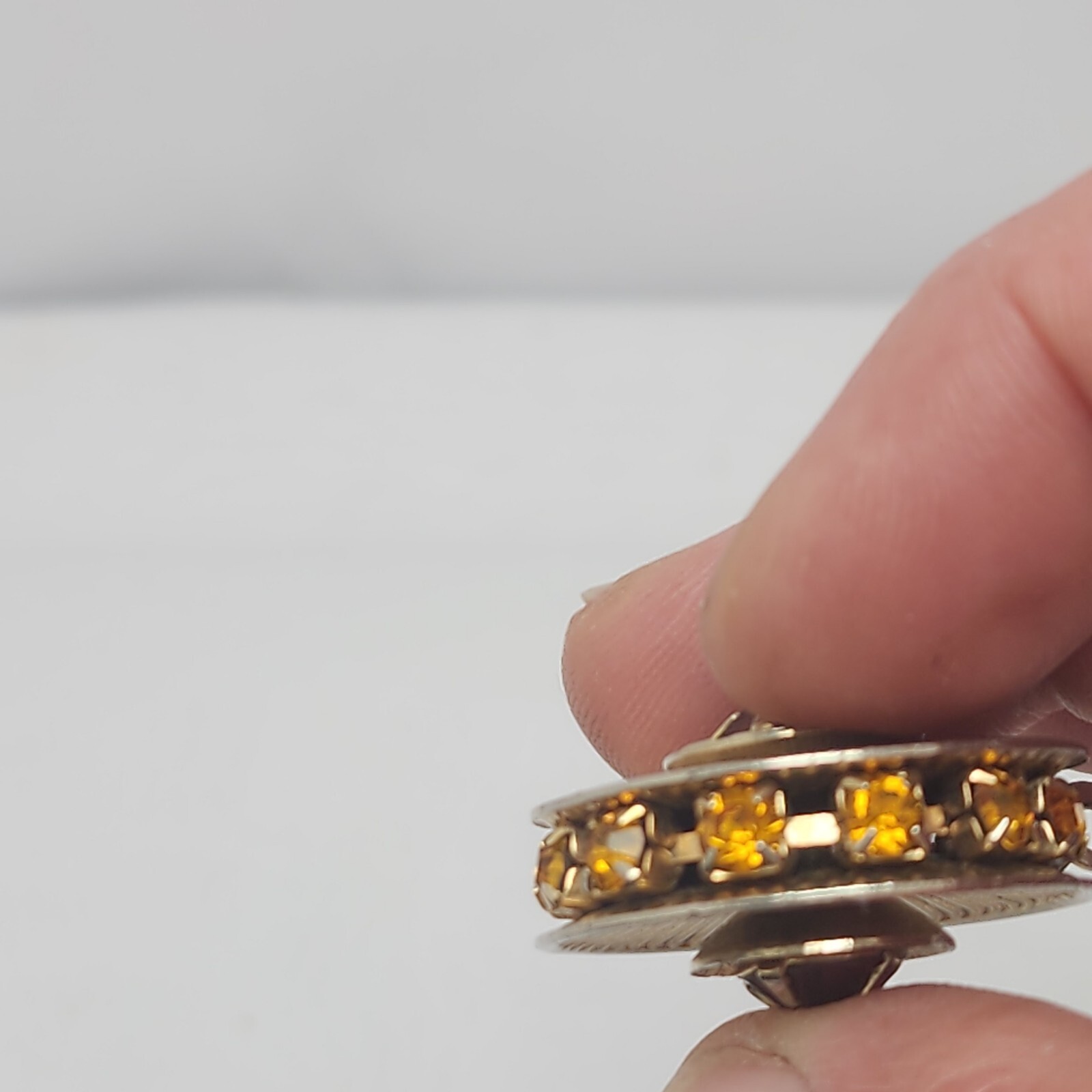 Vintage Amber Honey color faceted gemstone gold tone radial lines pendant