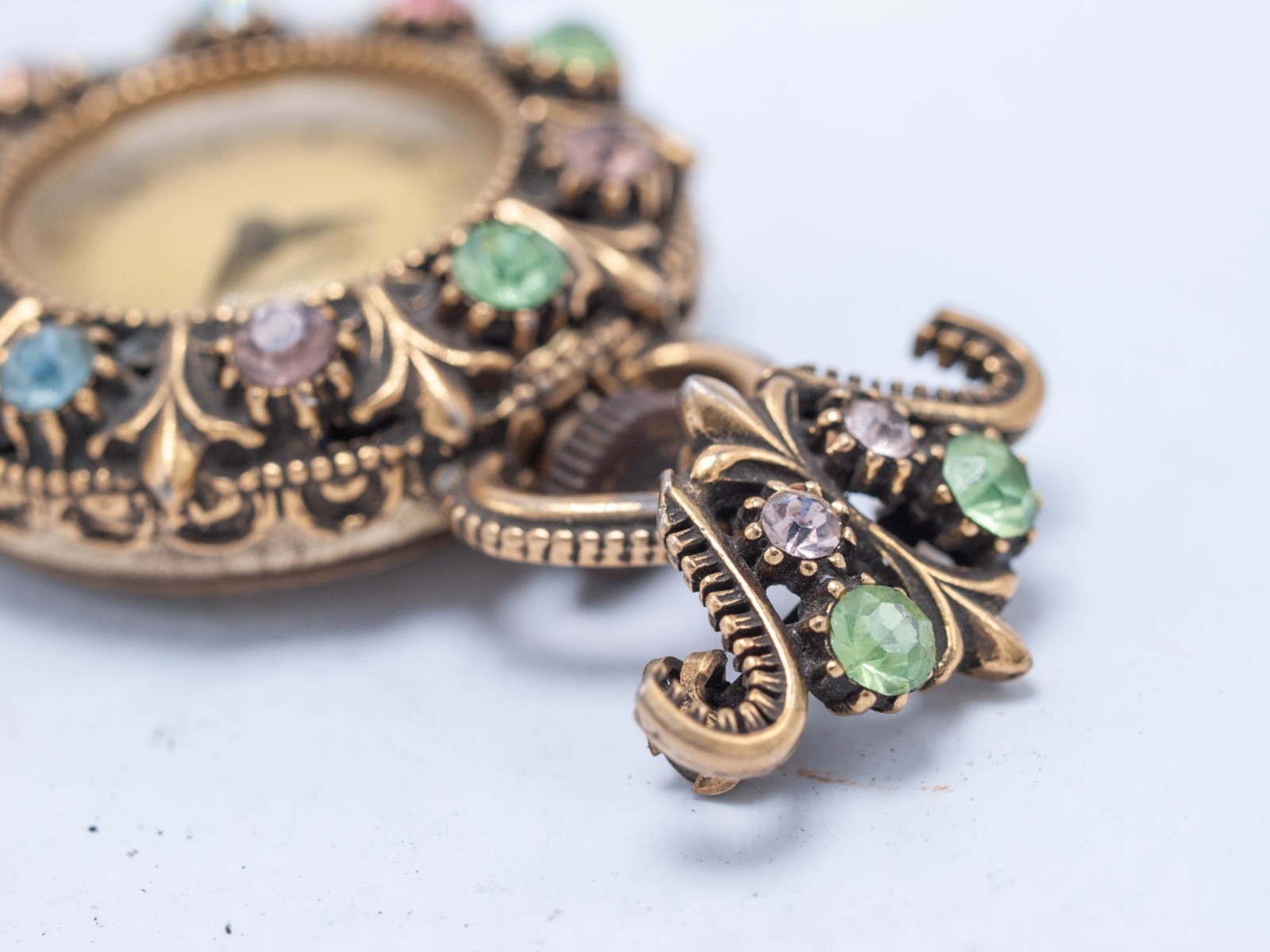 1957 – Ingraham Florenza 39mm Jeweled Pin Brooch Wind Watch – Not Running