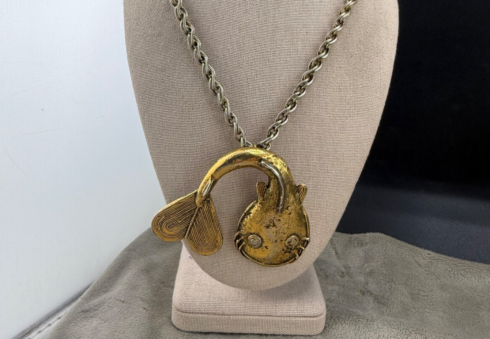 Vintage Alva Museum Replicas Fish Necklace Gold Tone 24”