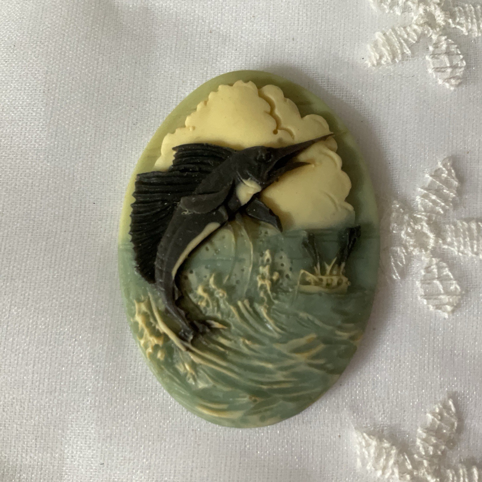 Vintage Flying Fish Swordfish Cameo Style 1-1/8″ Across 1-1/2″ Tall Good Cond