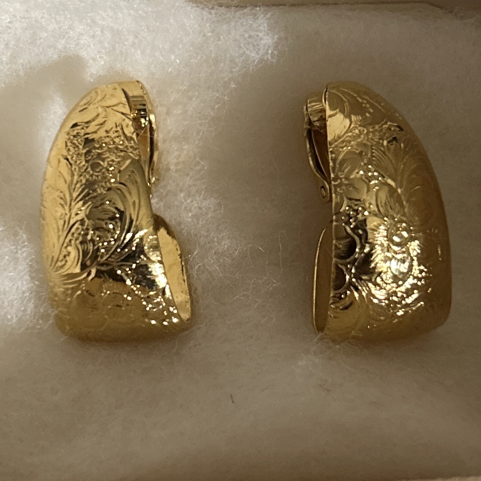 Avon Earrings Gold Tone Textured Floral Half Hoop Dangle Drop Clip on 1990