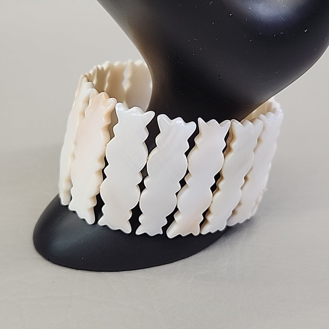 Vintage Mother of Pearl Stretch Bracelet Wide Scalloped Panel