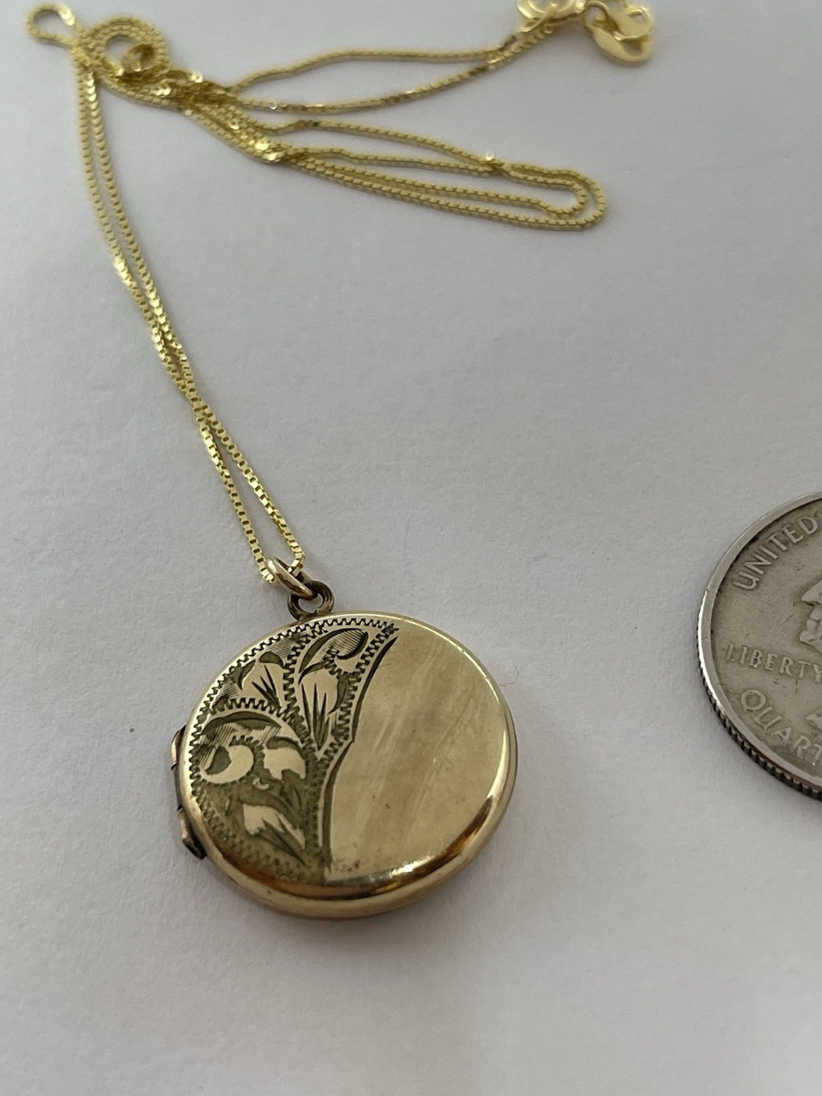 Art Deco Rolled Gold Heart Round Locket Engraved Leaf Fronds Design Pendant