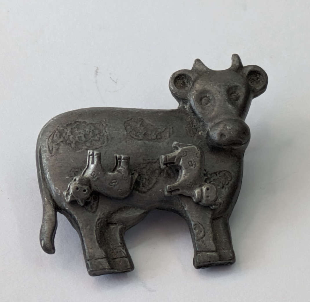 Vintage Pewter Cow 1.25″ Brooch Pin 1/4″ Pierced Calf Earrings Set