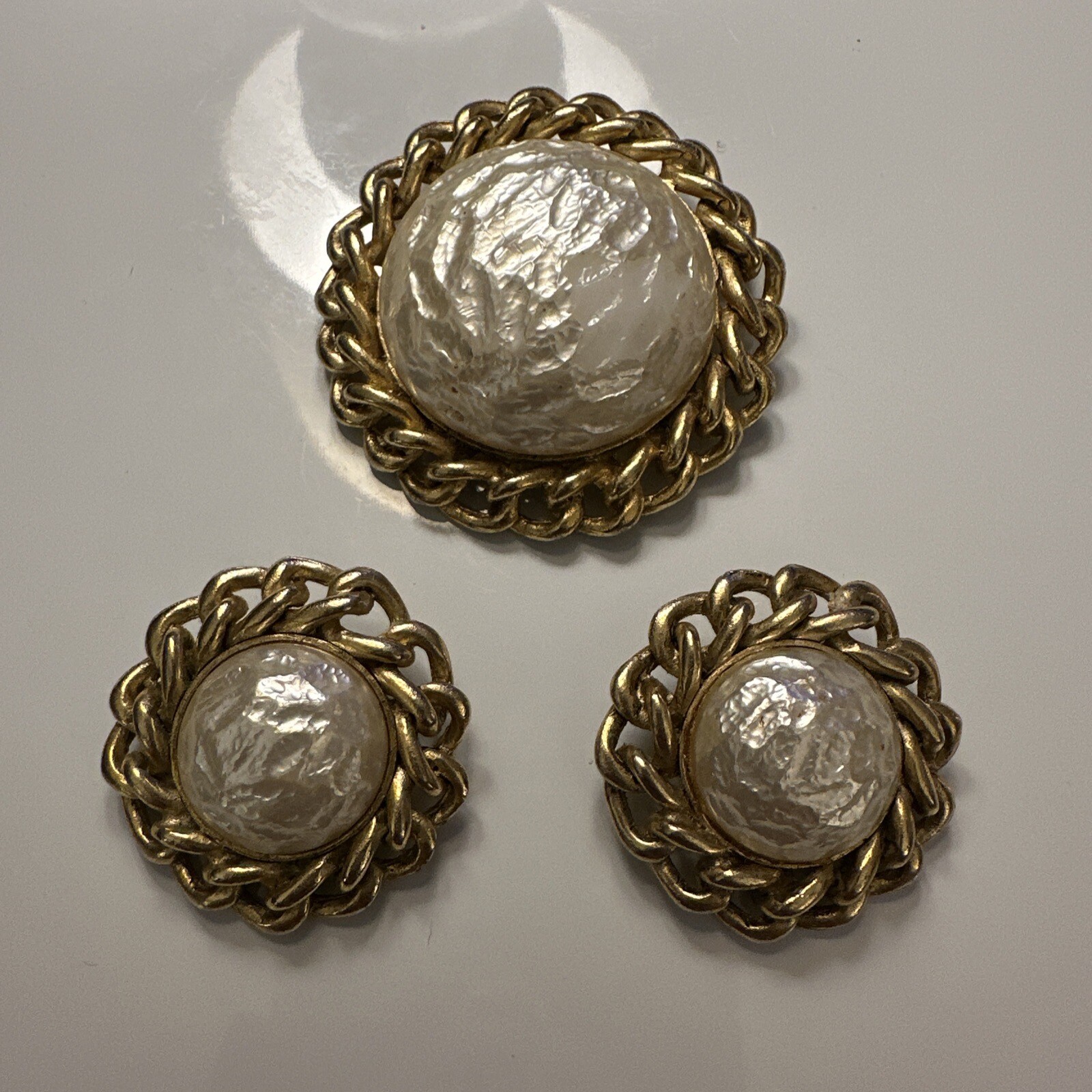 Bold Sarah Cov Faux Mabe Pearl Brooch Earrings Set Link Chain