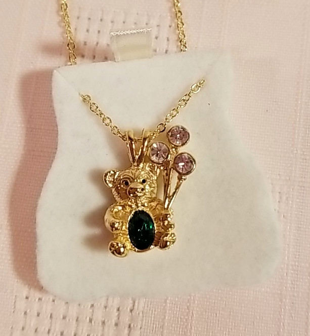 Vintage Goldtone Teddy Bear Pendant Necklace May / Emerald 17″