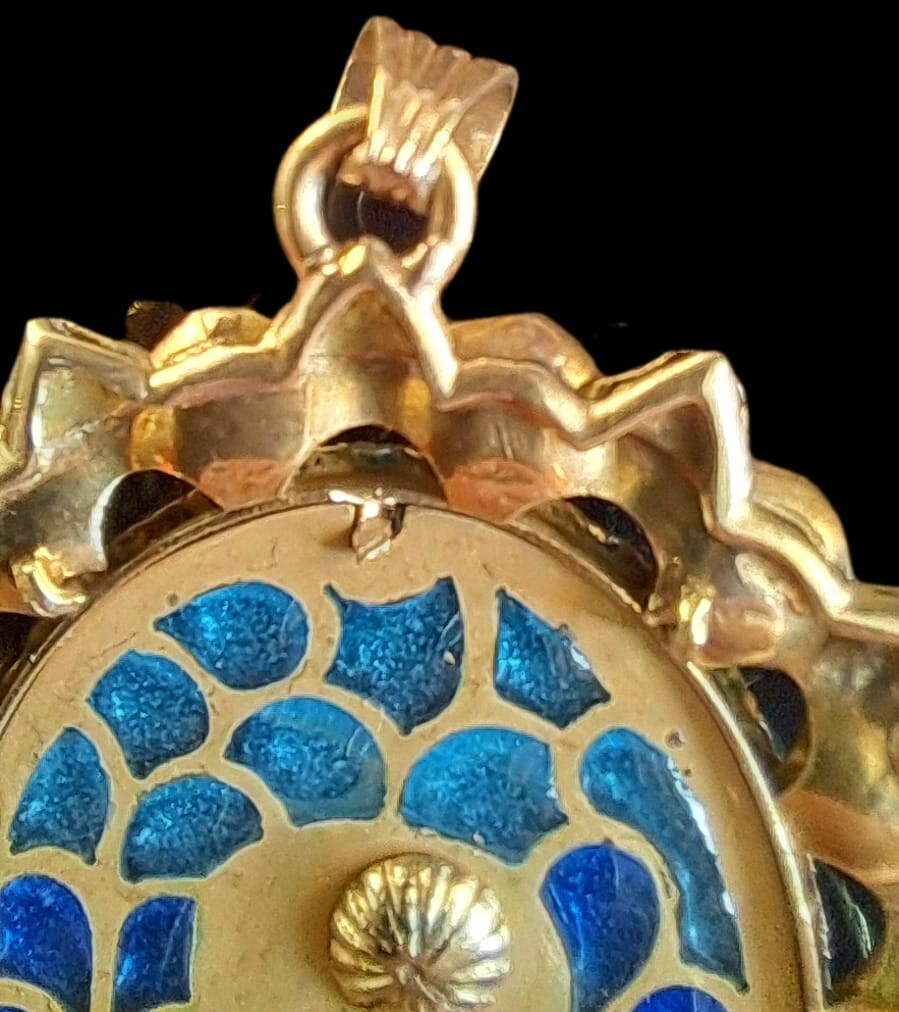 Fine Antique Art Nouveau 18K Gold Plique a Jour Virgin Mary Pendant Ca 1900