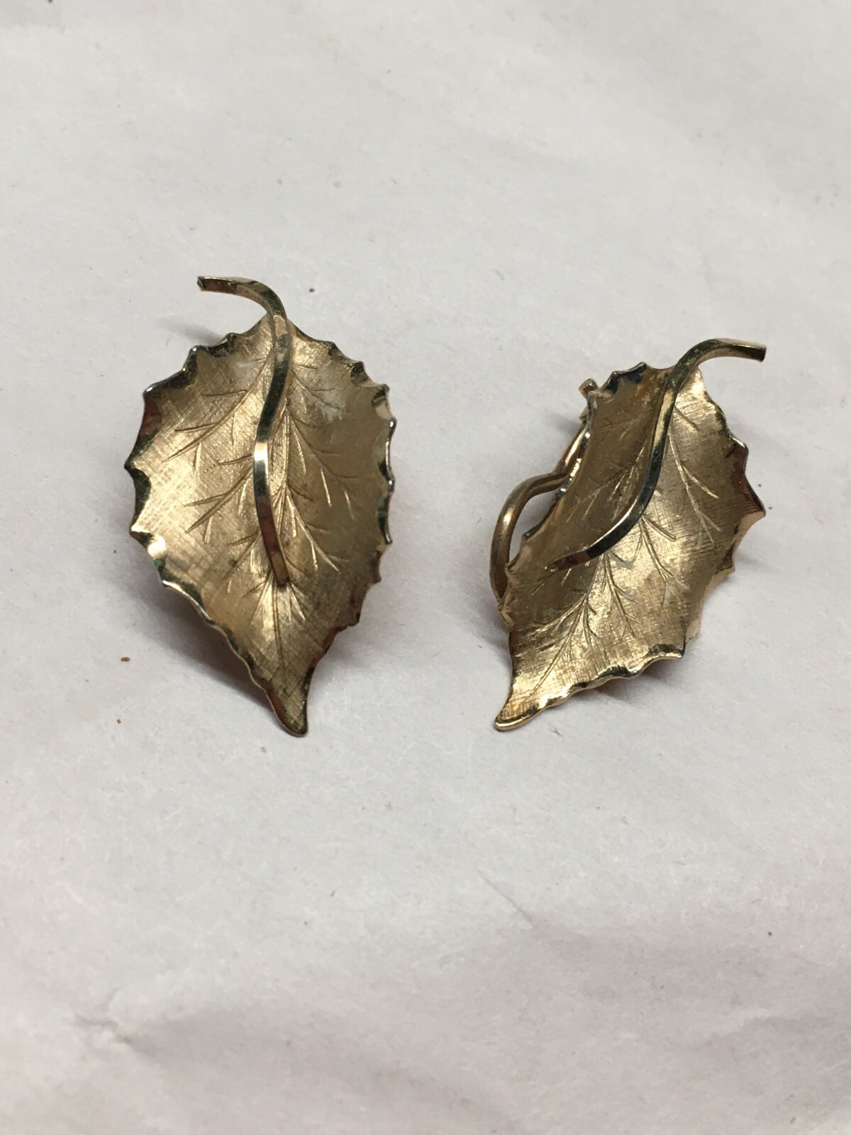 Vintage Signed Wells 1/20 12k Gold Filled Leaf Earrings Clip on 1-1/4”