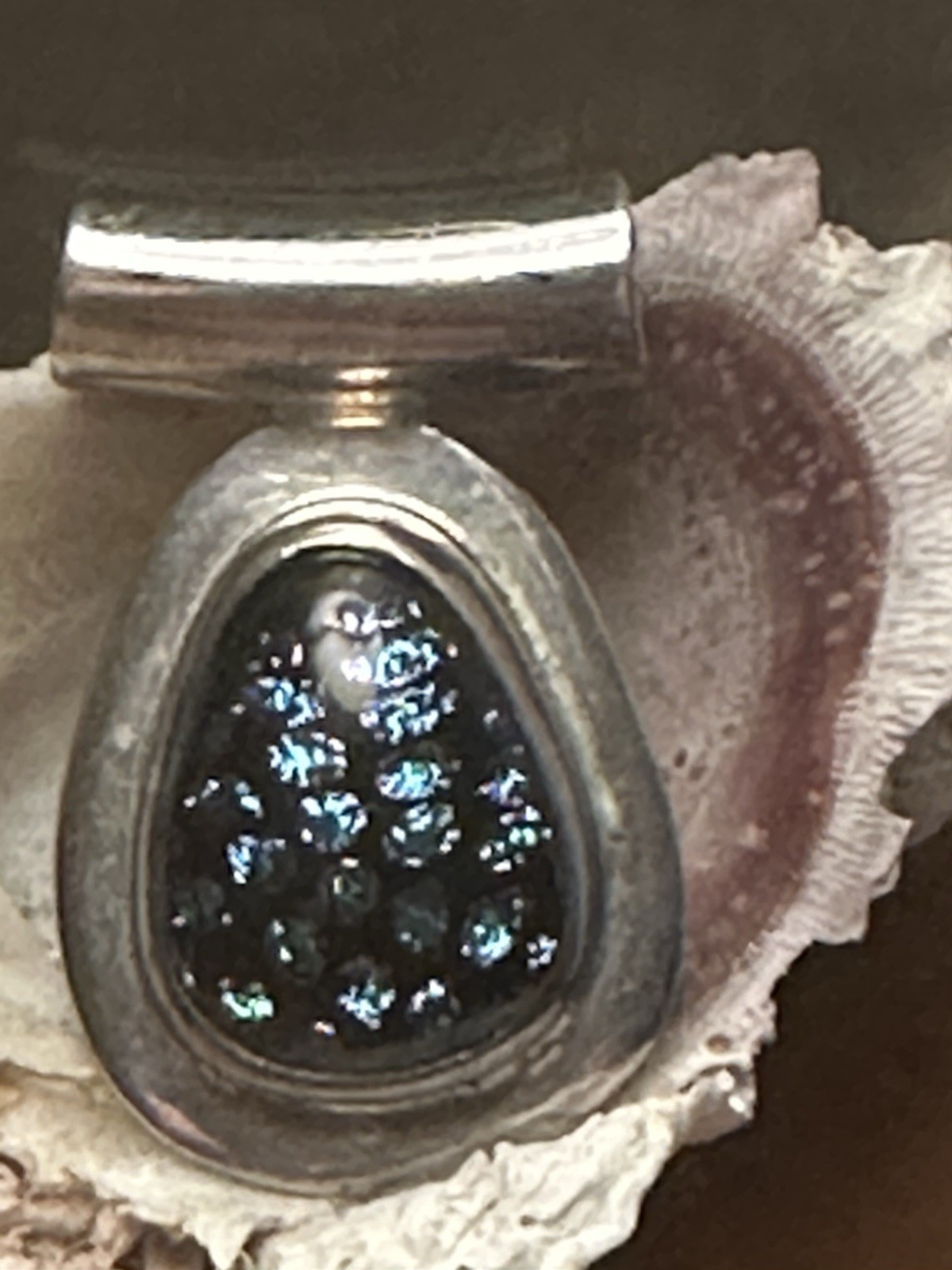 Vintage Teardrop-Shaped Druzy Crystal Pendant Necklace – Dark Mineral Stones