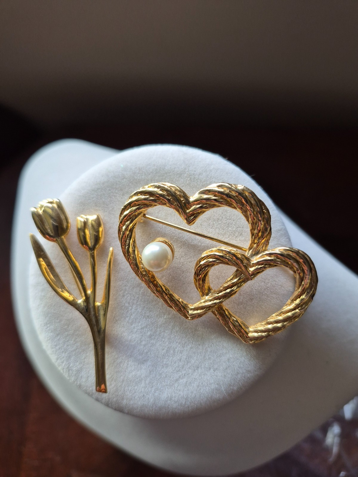 set of pins, hearts and flower goldtone