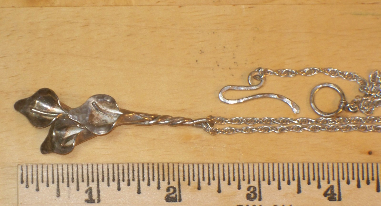 Vintage Handmade STERLING Silver CALLA LILY Pendant NECKLACE English Signed LR