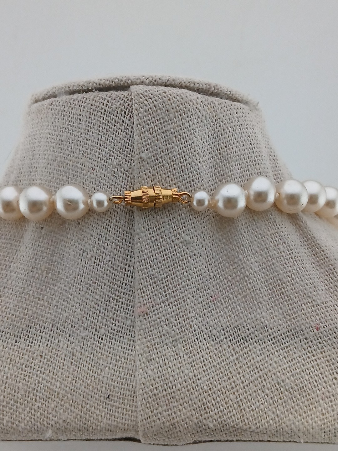 1950s gold tone 17.5 in hand knotted 1.5mm ivory glass pearls necklace