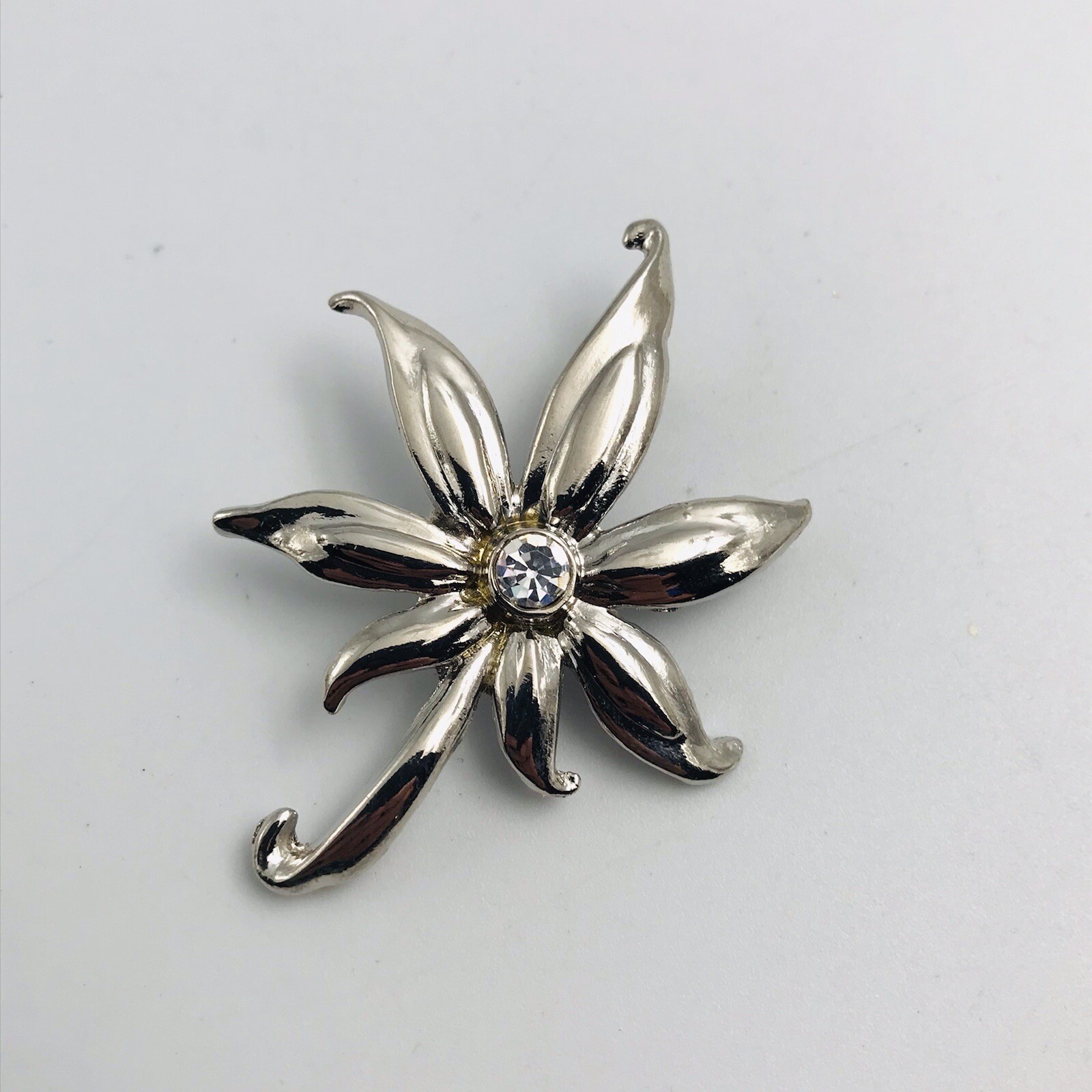 Vintage Flower Silver Tone Brooch Pin w/ Clear Rhinestone 2″ x 1.5″