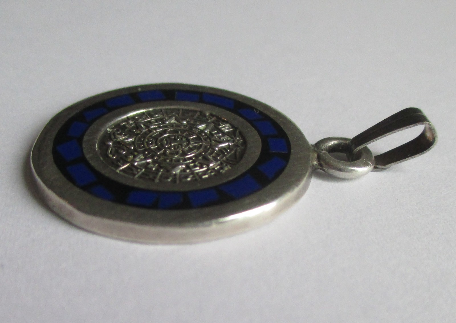 VINTAGE STERLING SILVER ENAMEL INLAY MEXICO AZTEC MAYAN CALENDAR PENDANT CHARM