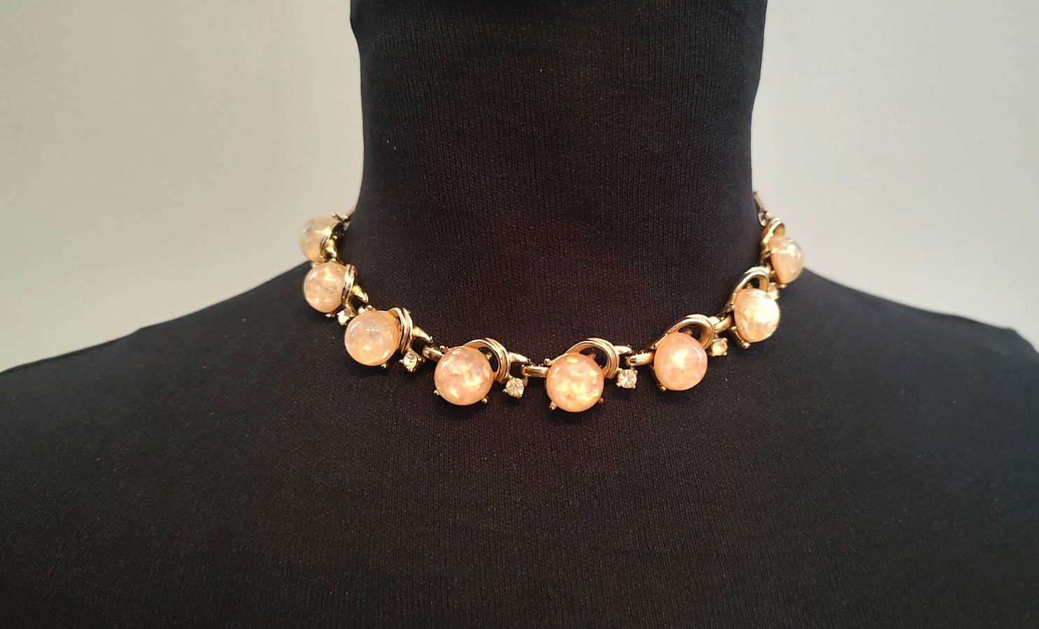 Coro Vintage Mid-Century White Faux Moonstone Cabochon Choker Necklace