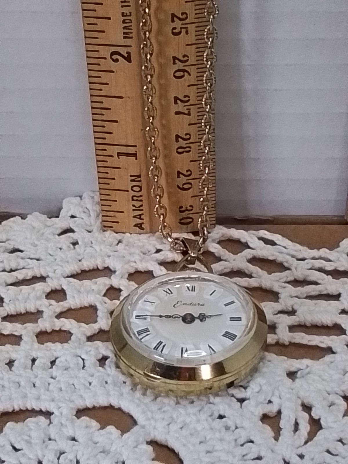 Estate Vtg ENDURA round watch pendant oval chain necklace gold tone manual wind