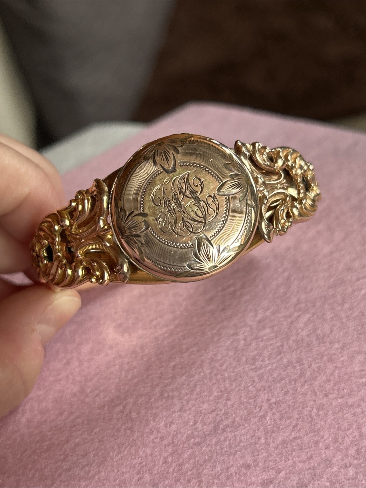 ANTIQUE 44g NOUVEAU 1/20 GOLD FILL E.M. Co HINGED PHOTO LOCKET BANGLE BRACELET
