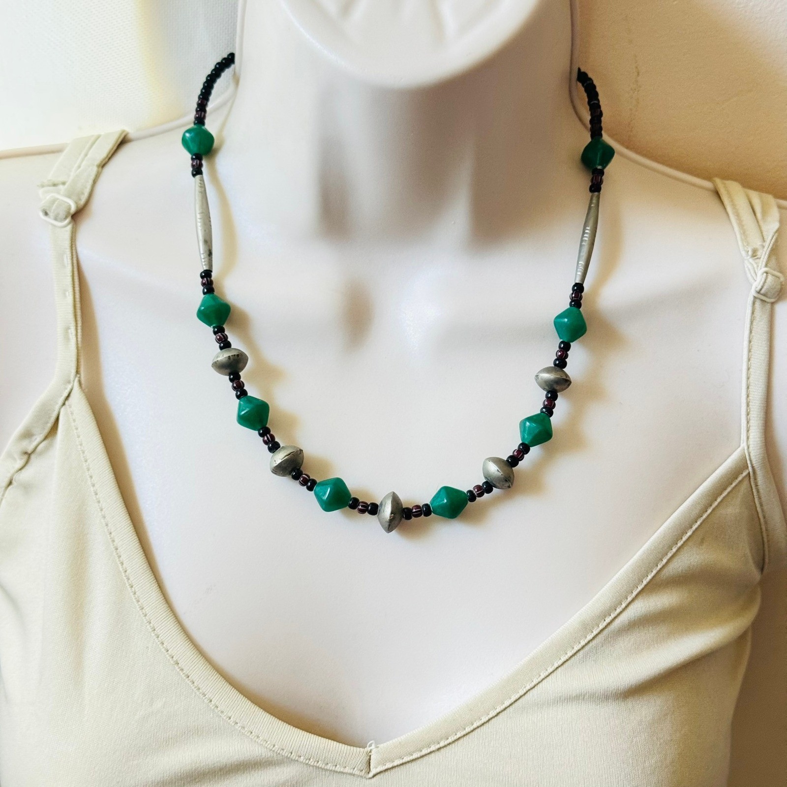 Vtg Green Glass Bicone Beaded Necklace Retro 70s Southwestern Style Chevron 19″