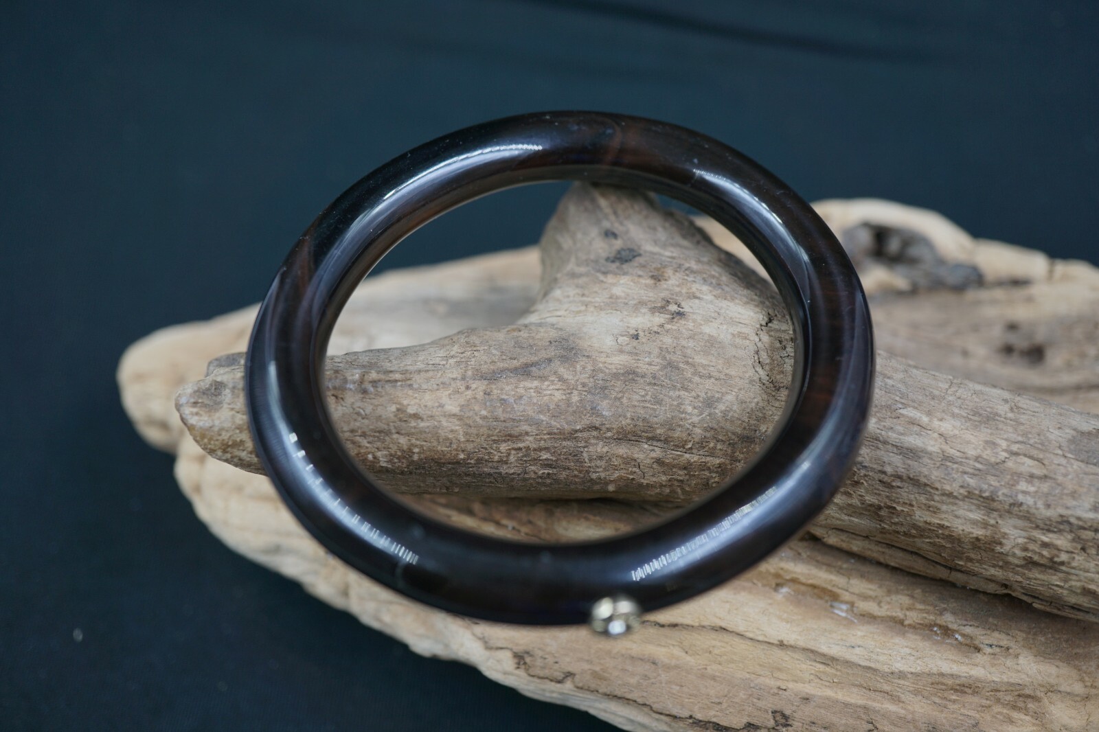 Henri Bendel brown Lucite Bangle fIts a 7 1/4″ Wrist
