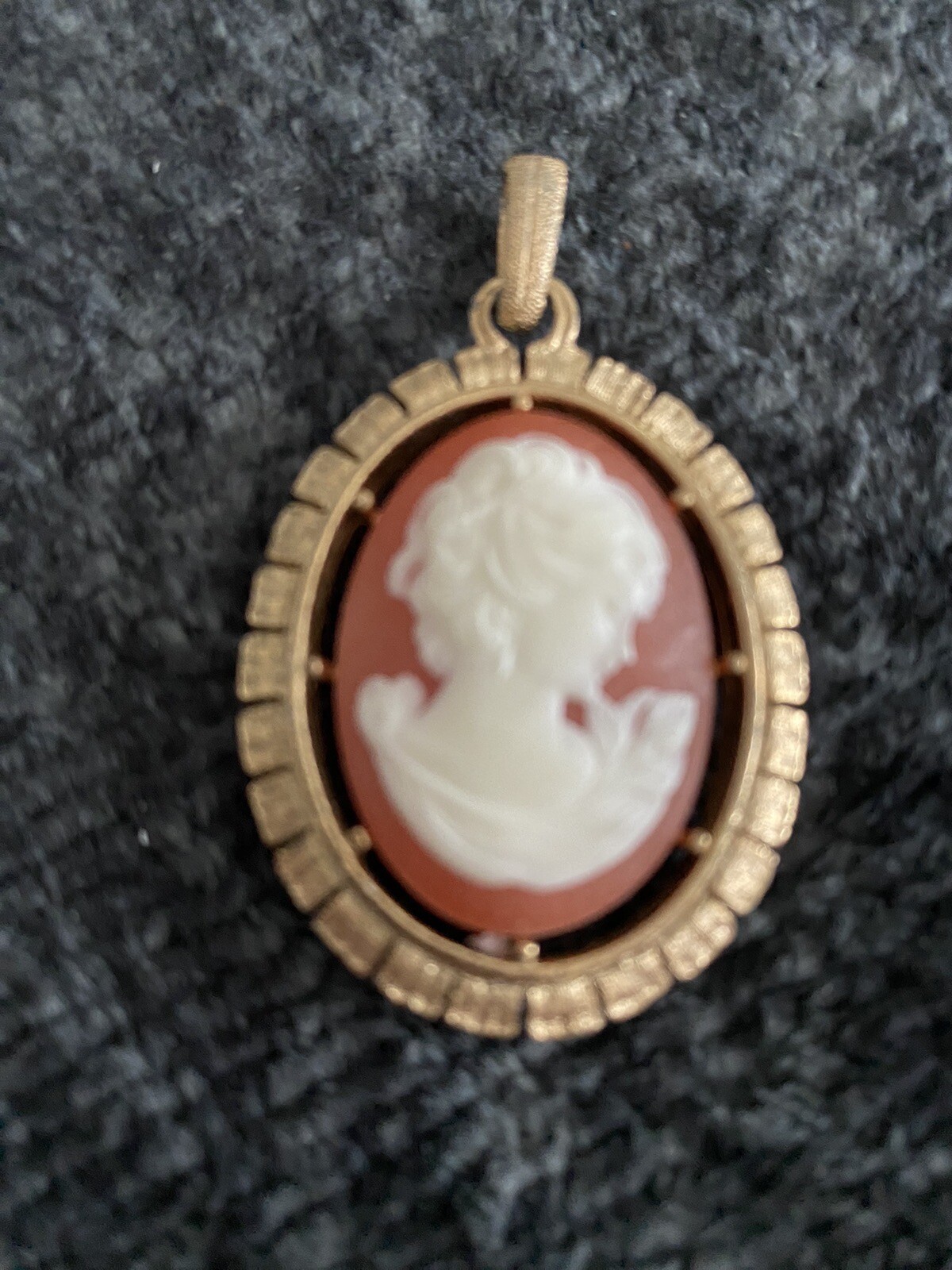 Avon Faux Cameo & Fleur De Lis Revere Pendant Gold Tone signed