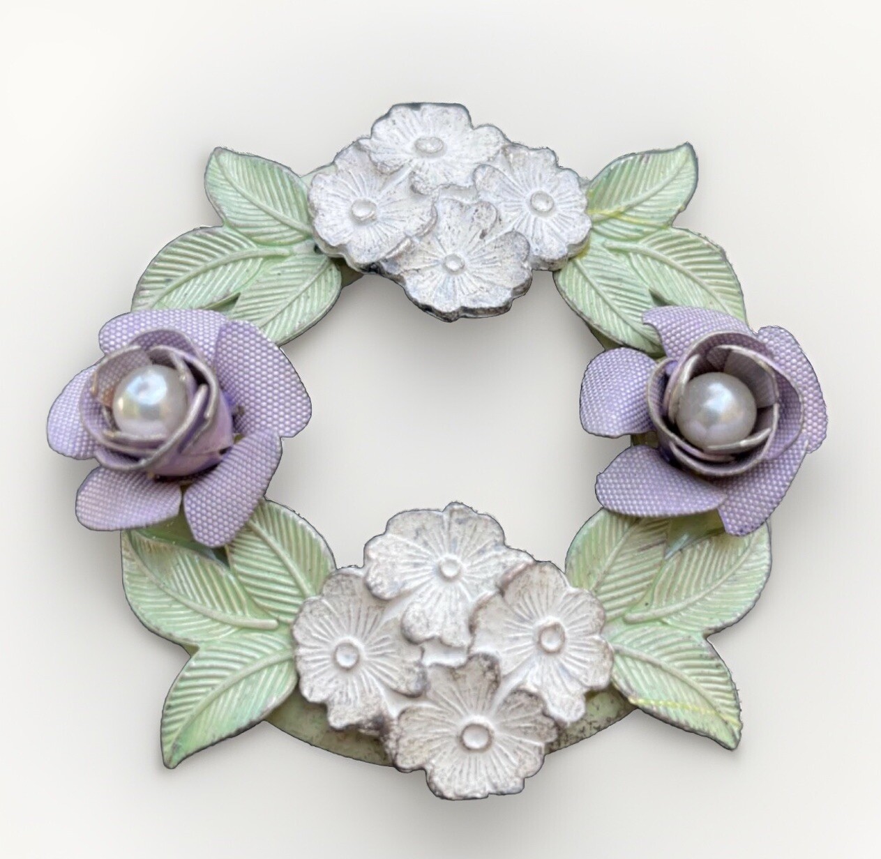 Vtg Metal Brooch Pin w/ Green White Purple Flowers & Faux Pearl Wreath leaf