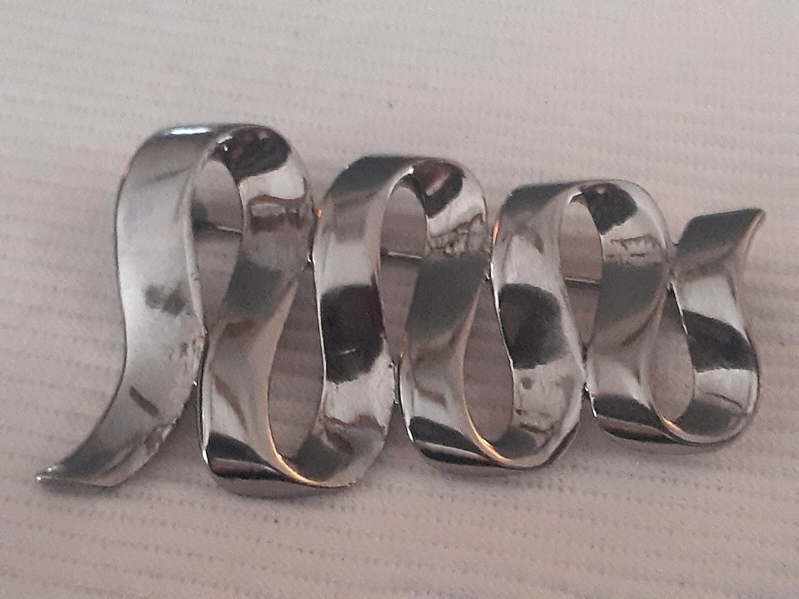 Vintage M Jent polished silvertone Swirl ribbon design Brooch/pin
