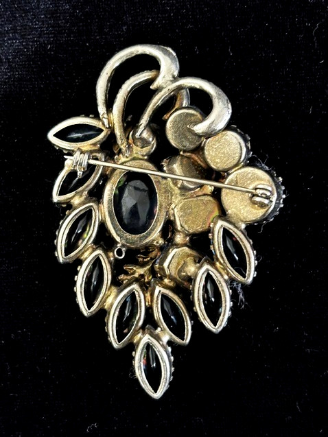 VTG Bronze Tn Prong Set NAVY AB Rhinestone GRAPE/FLOWER CLUSTER Pin Brooch 2.75″