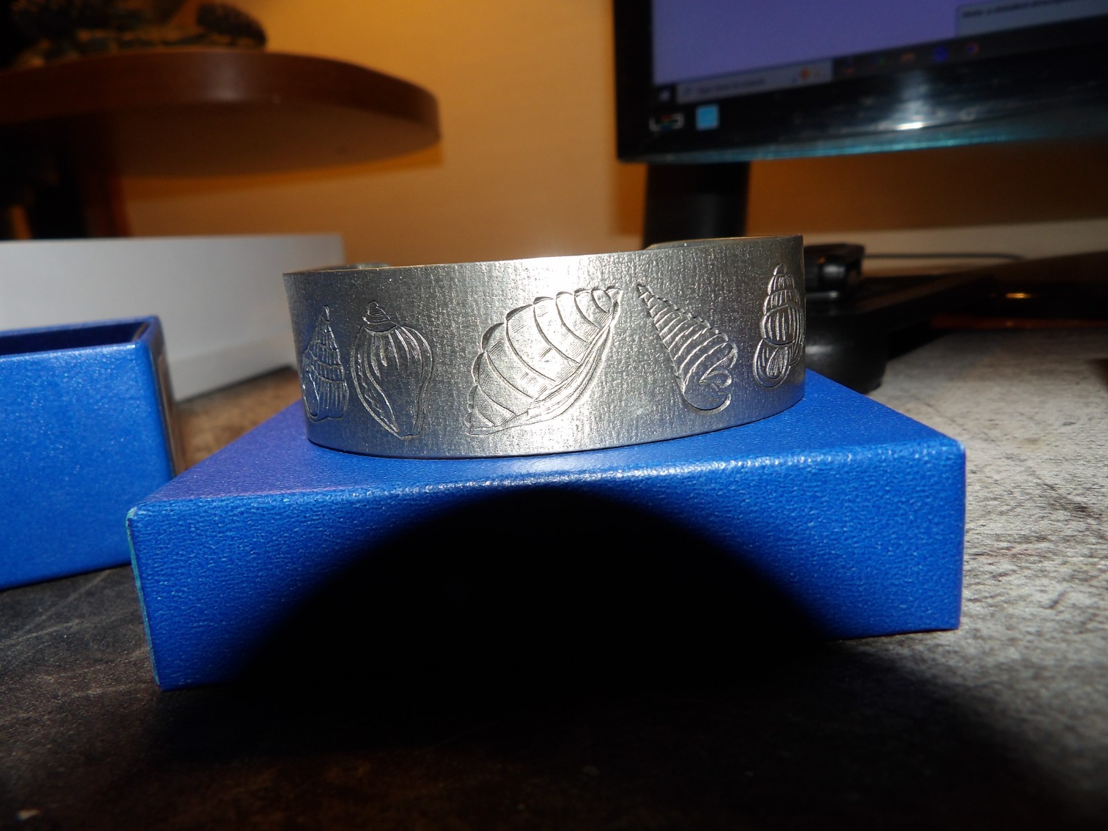 Vintage Salisbury Pewter Cuff Bracelet – Engraved Sea Shells