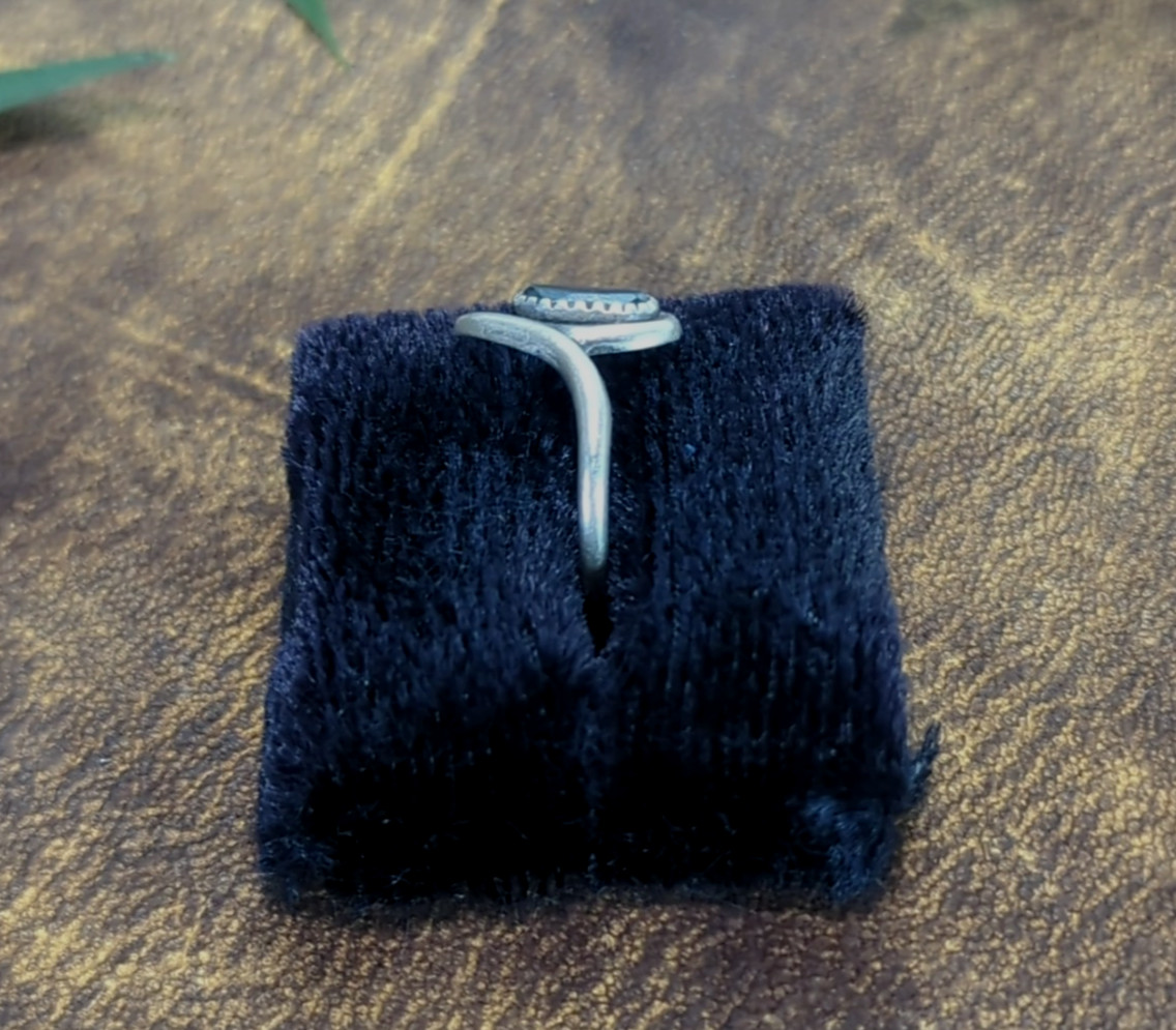 Oval Hematite Sterling Silver Swirl Goth Boho Whimsical Ring Size 3.75 Vintage