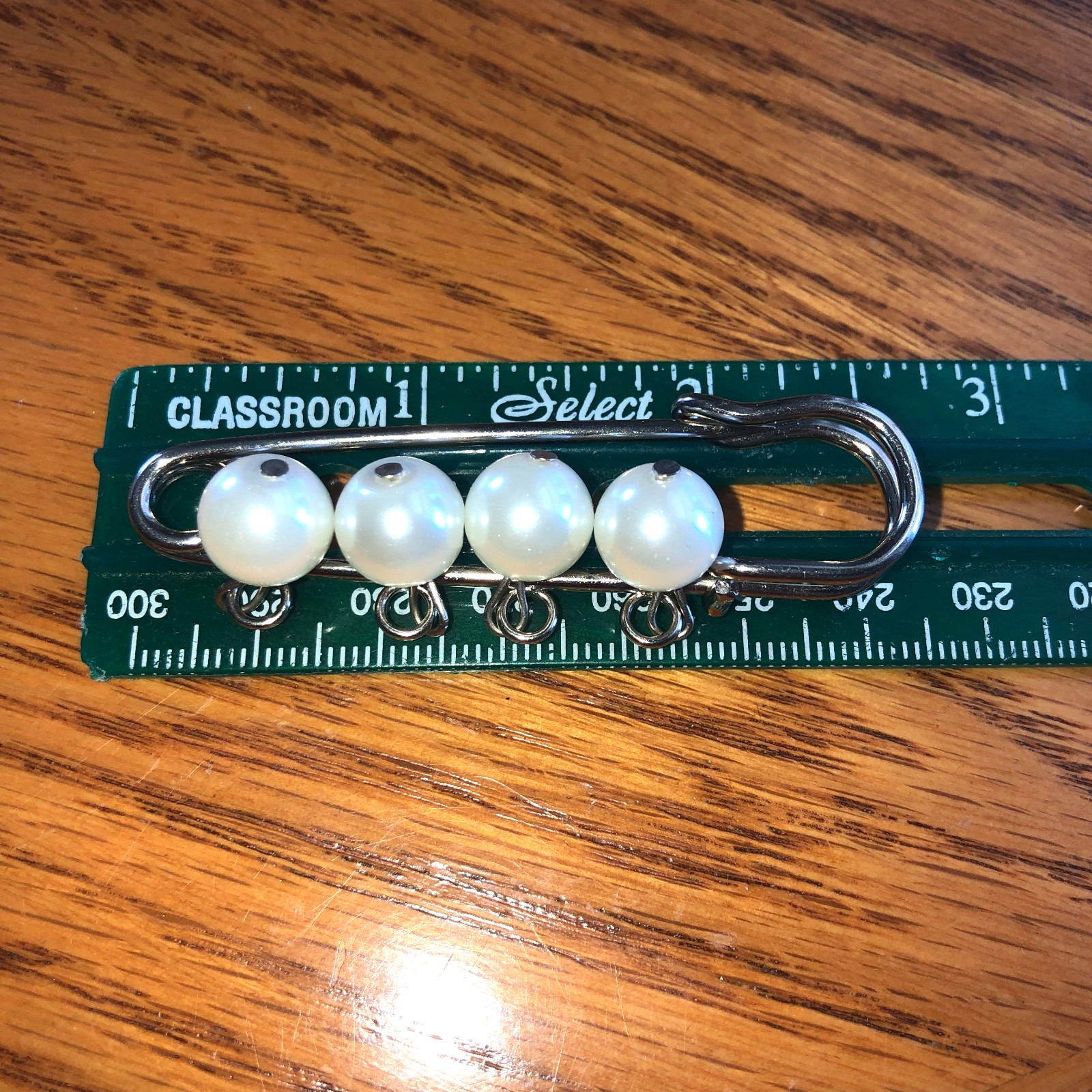 STAINLESS SafetyPin Brooch Clasp with 4 Dangling Faux Pearl Beaded Charms VTG