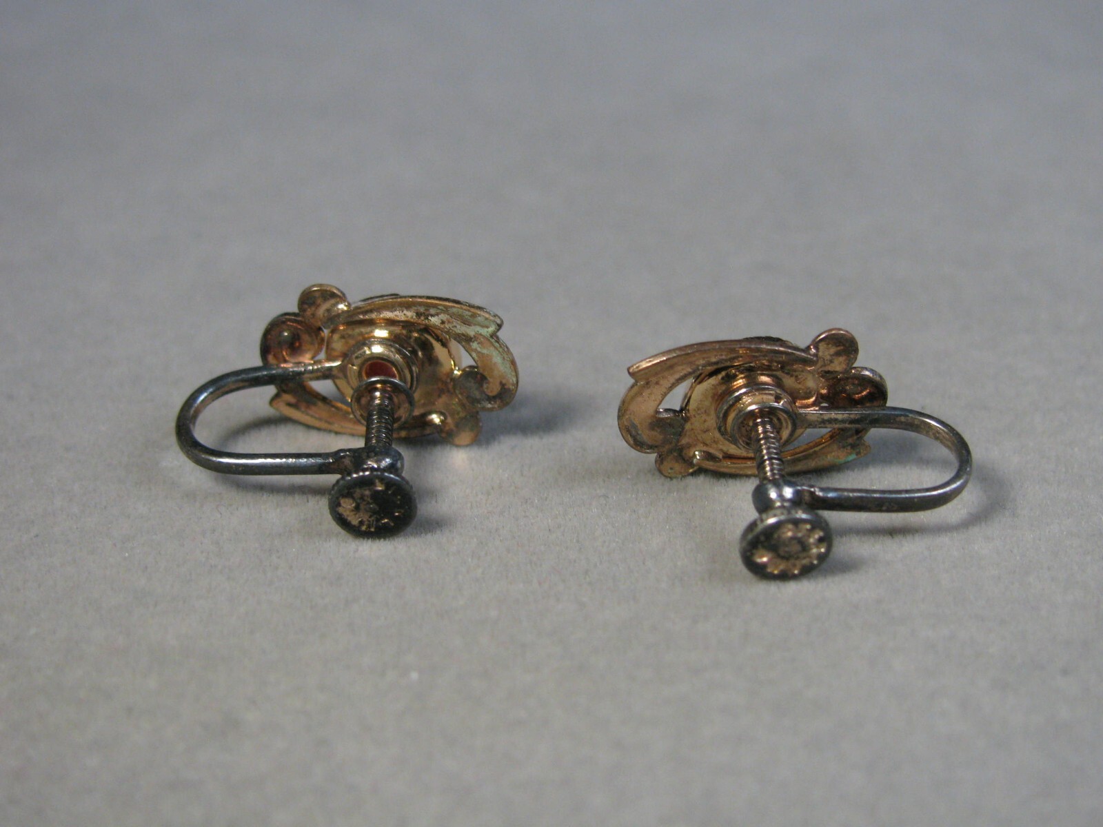 Vintage Sterling Silver Gold Wash Cameo Earrings Screw Back 2.9g #J4113
