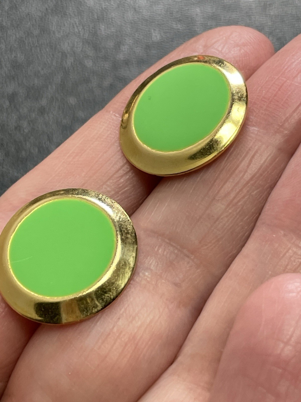 Vintage 3/4” T Round Lime Green Enameled Gold Tone Metal Earrings