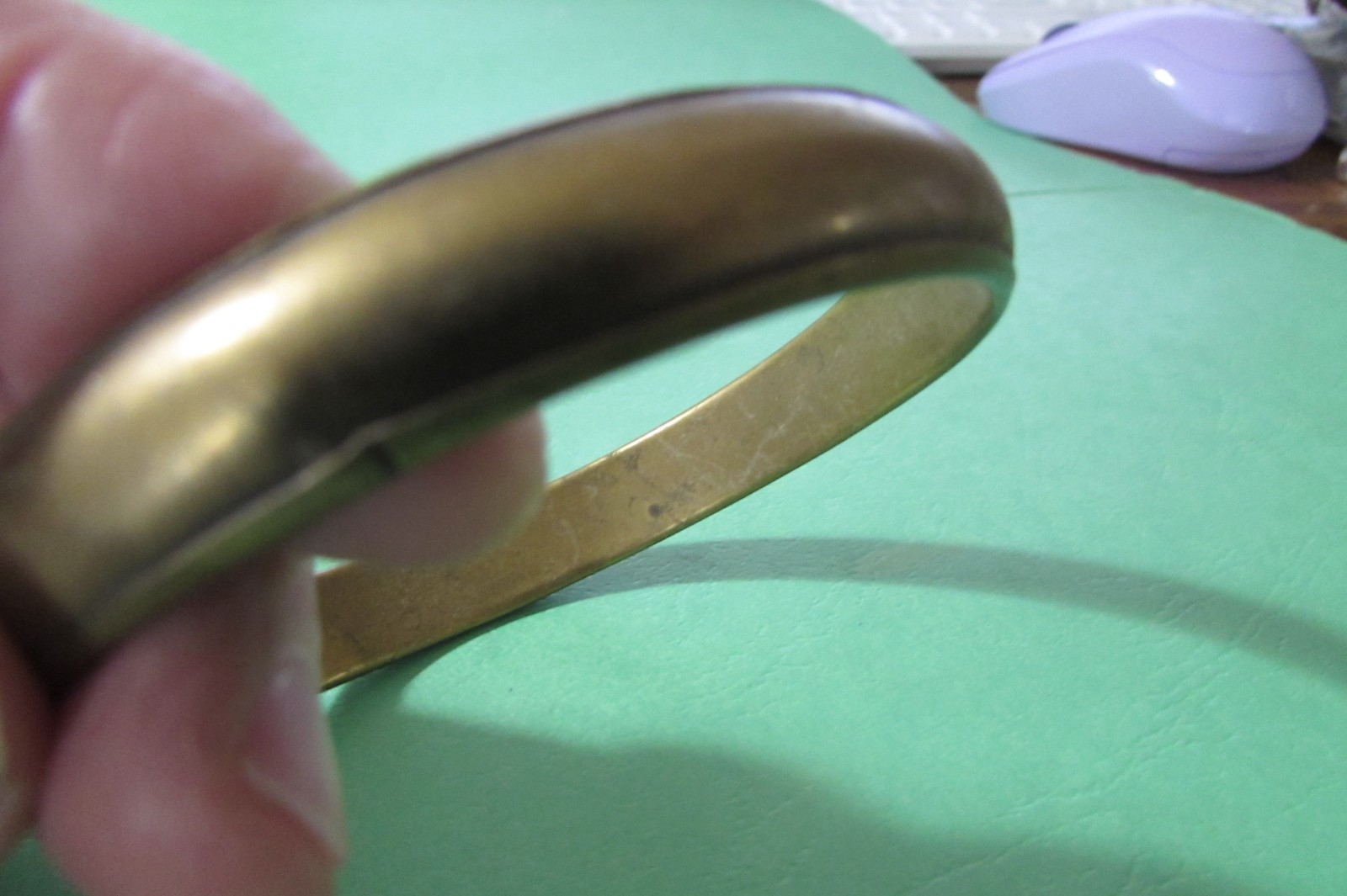 T -VINTAGE 1/4″ wide brass? bangle cuff bracelet 2 3/4″ across