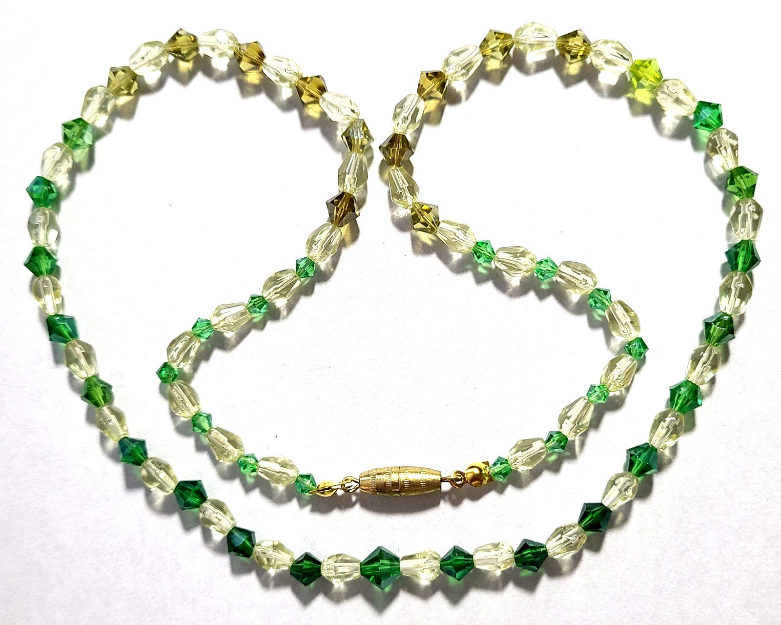 VINTAGE STUNNING GOLD TONE CITRINE GREEN FACETED GLASS NECKLACE