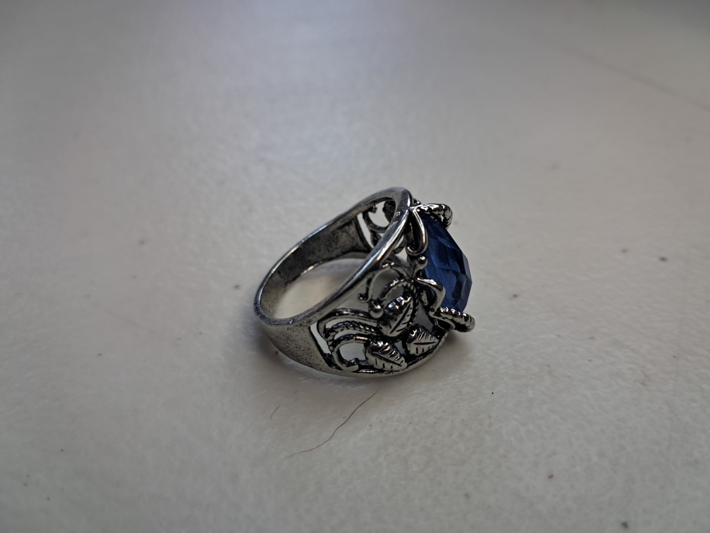 Vtg Silver Toned Ring Blue/Purple Marquis Leaf Setting Size 9.5 Costume