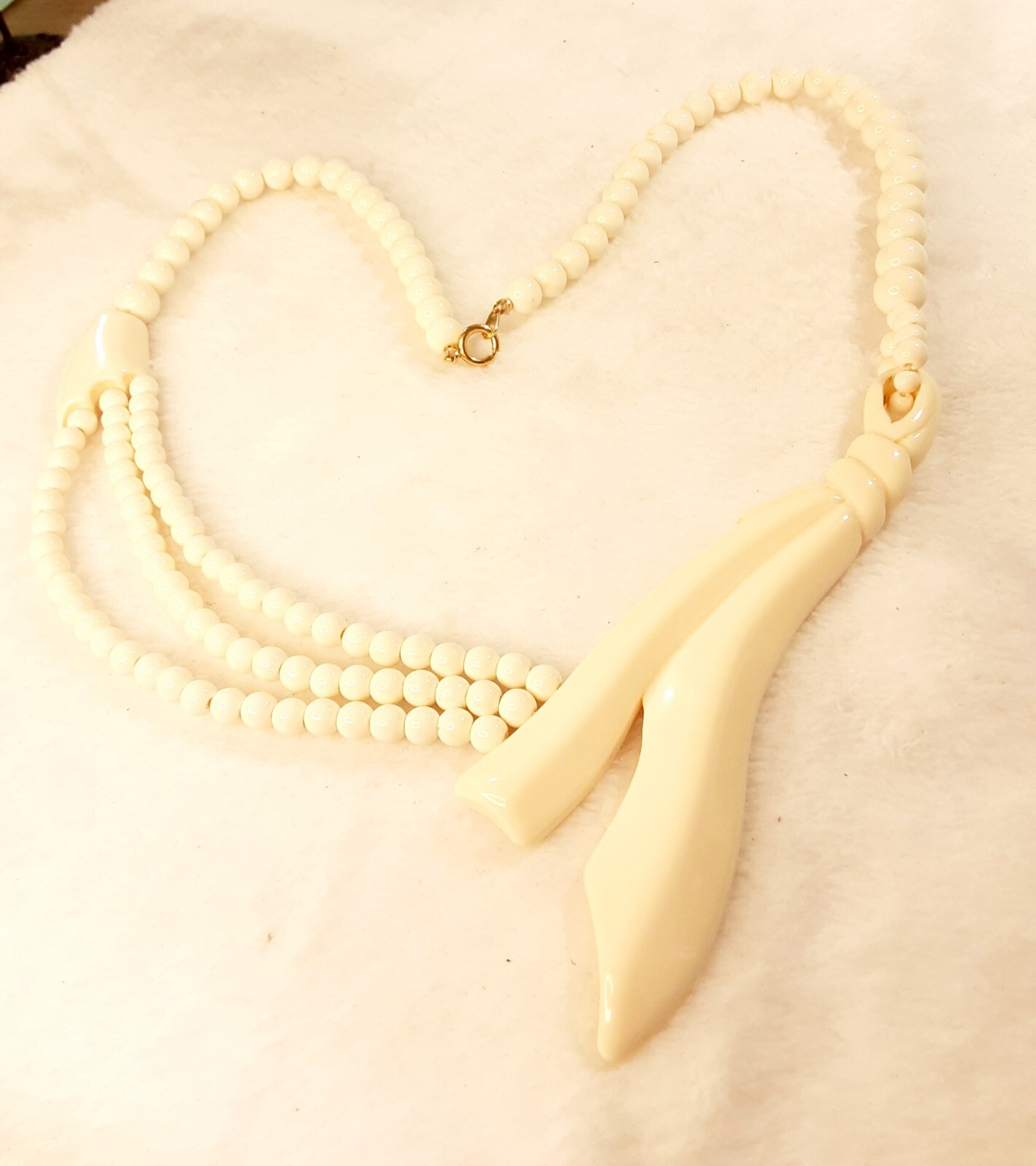 ** AMAZING Vintage Lucite Necklace – Rare Design – 24 Inch **