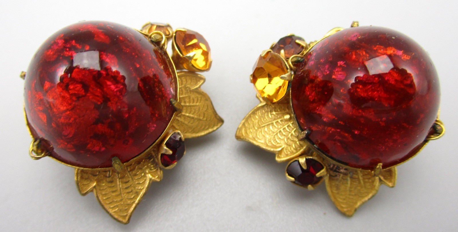 BEAUTIFUL VINTAGE DEMARIO GILT BRASS RED FOILED GLASS BULLET CABOCHON EARRINGS