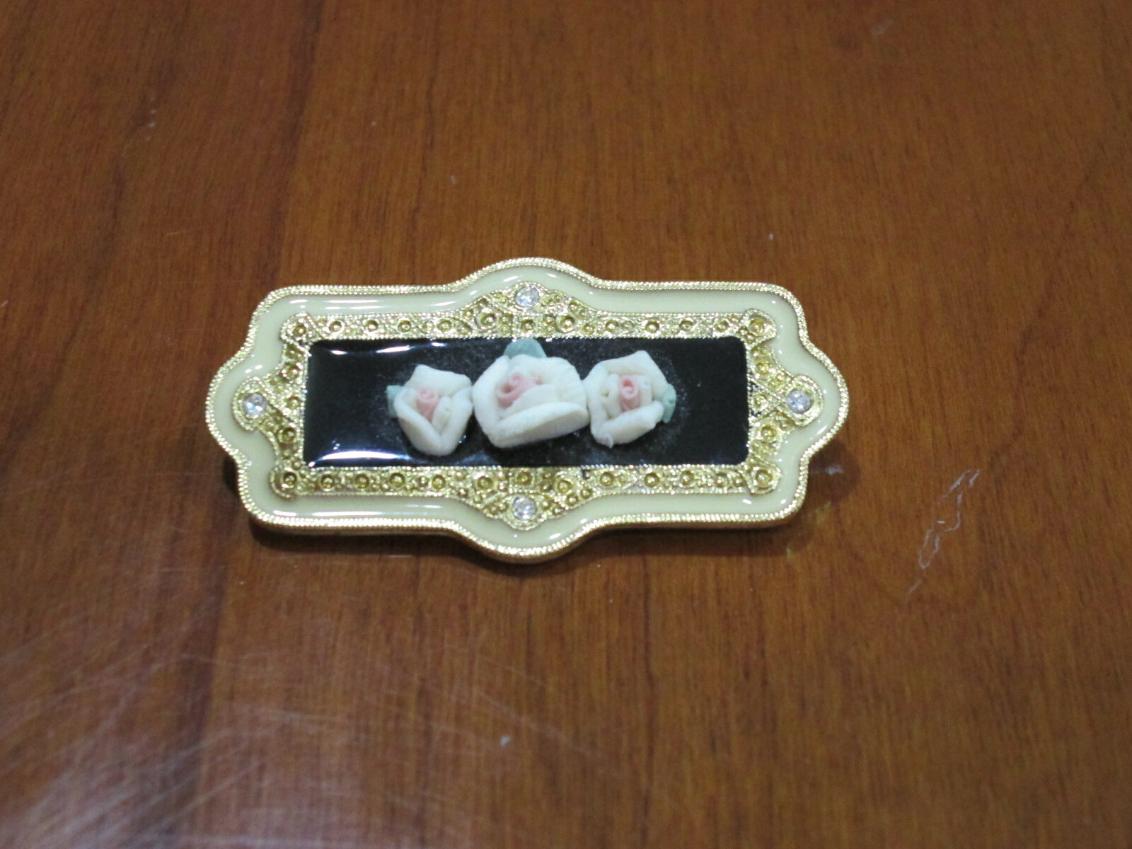 Vintage Gold & Black Tone Brooch w/Raised Flowers & Stones Approximately 2″