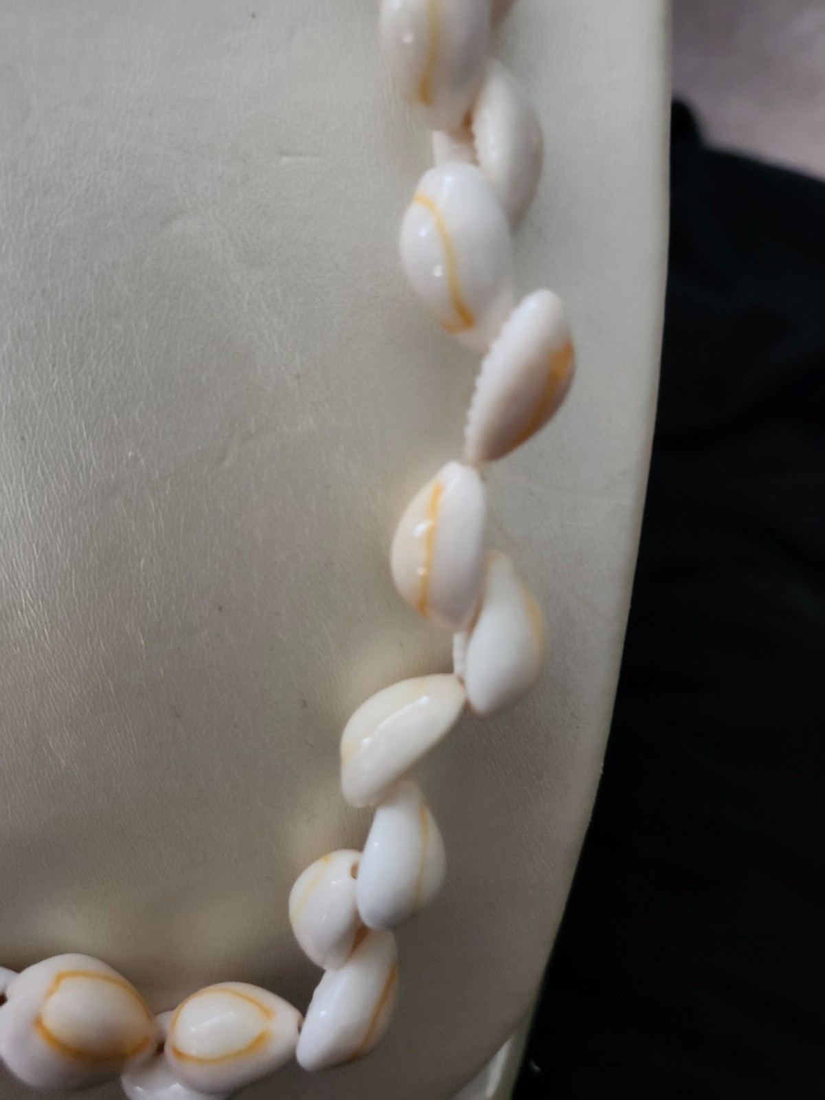 Vintage HAWAIIAN COWRIE SHELL Necklace 36″ 1970’s, VERY NICE & DAILY SHIPPING