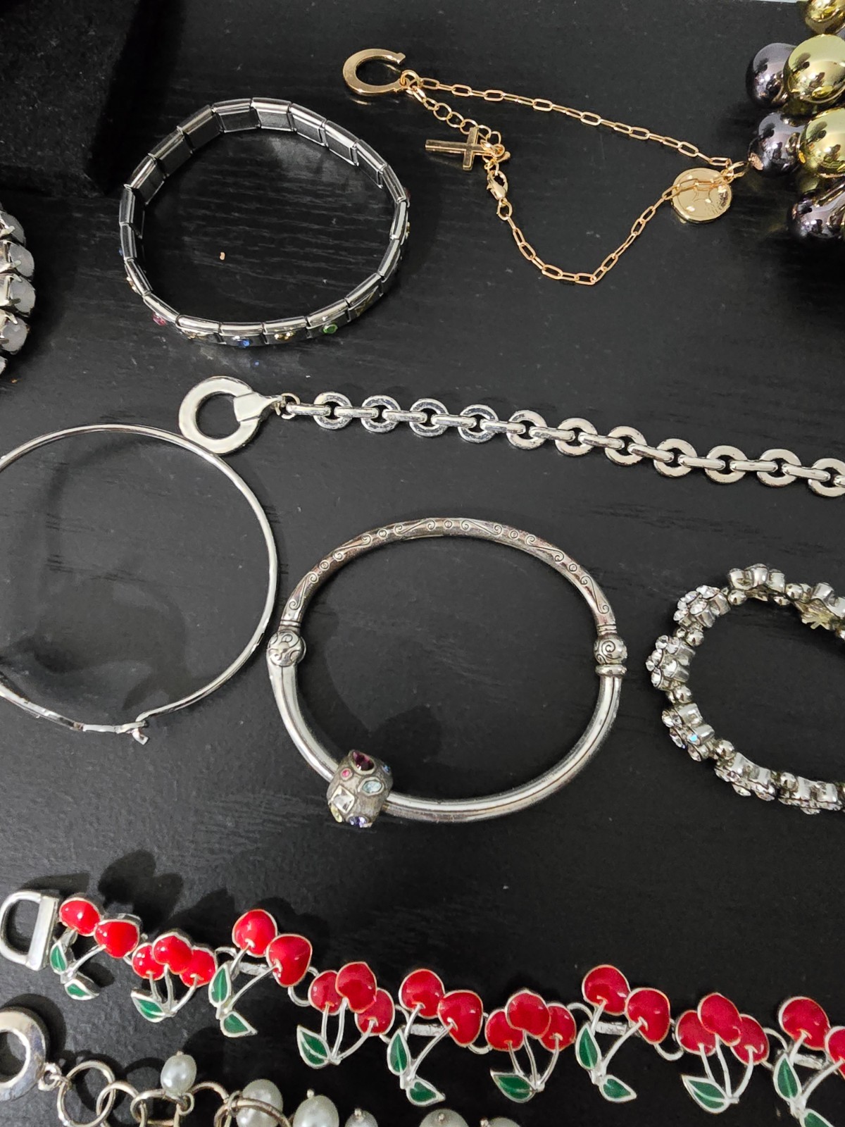 Gigantic Mixed metals material an color lot of 70+ braceletn, signed /unsigned