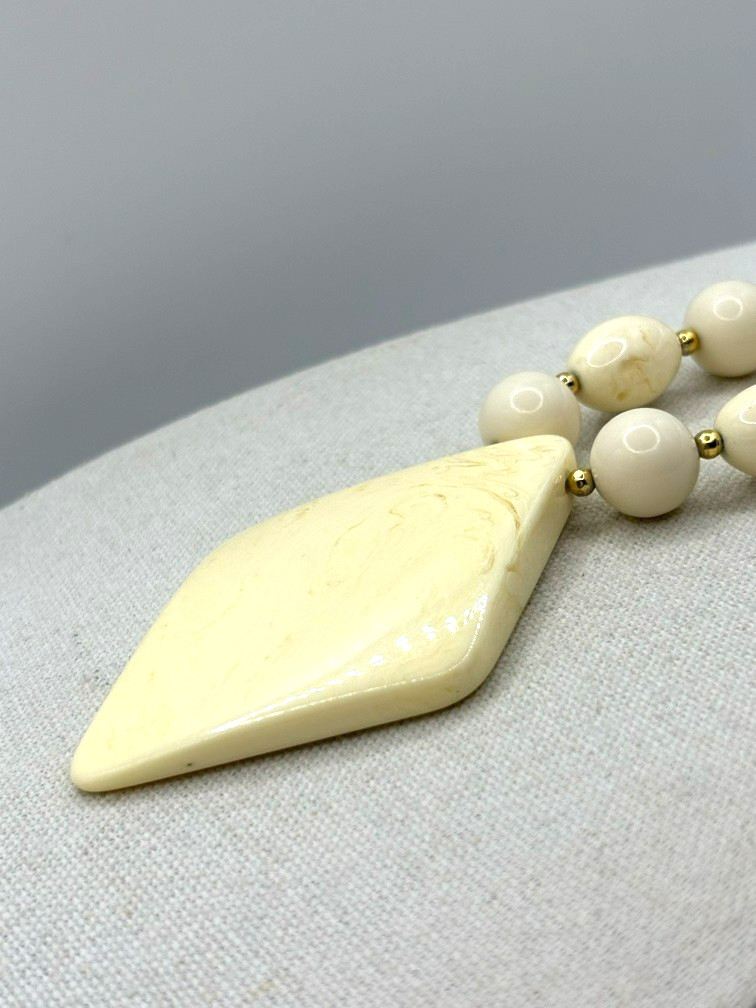 Vintage Ivory Marbled Cream And Gold Beaded Diamond Shaped Slab Pendant Necklace