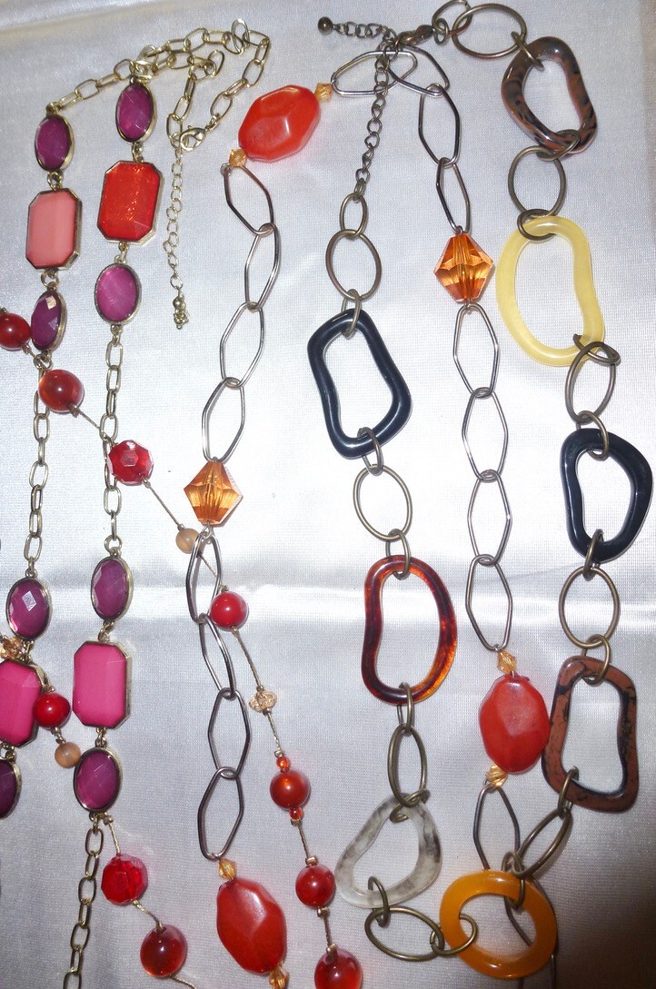 LOT of 5 SINGLE MED-LONG CHAIN NECKLACES – MULTI-COLORS & STYLES