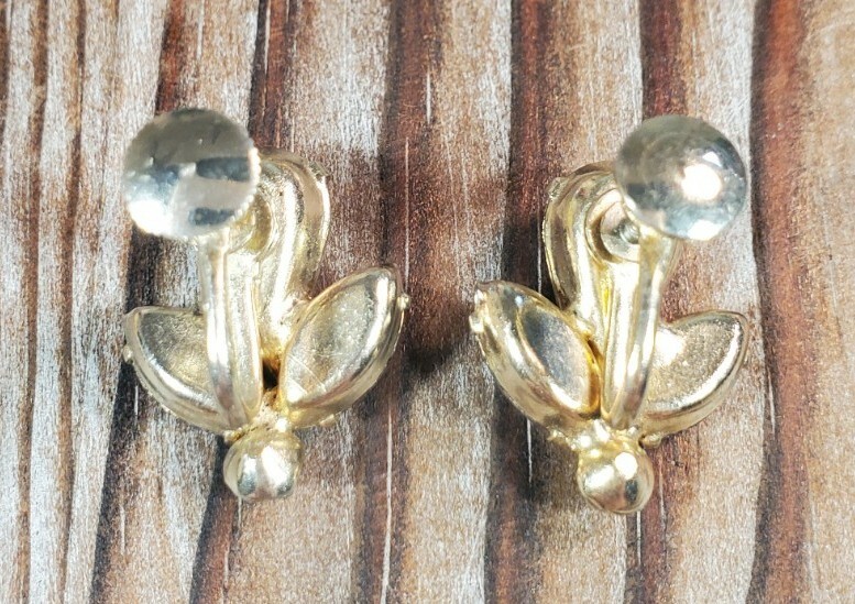 Screwback Earrings Light Purple Cluster prong Set Rhinestones Gold Tone Vintage
